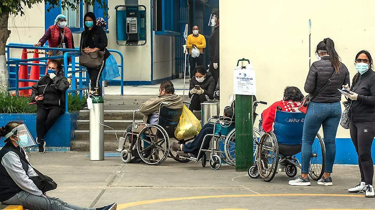 Pacientes Covid-19 hacen fila